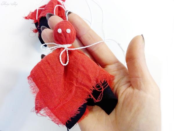 3 Anhänger Stoffgeister rot